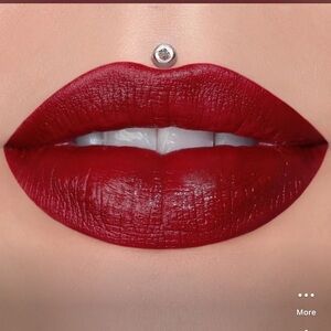 Jeffree Star Designer Blood Velvet
Trap Lipstick